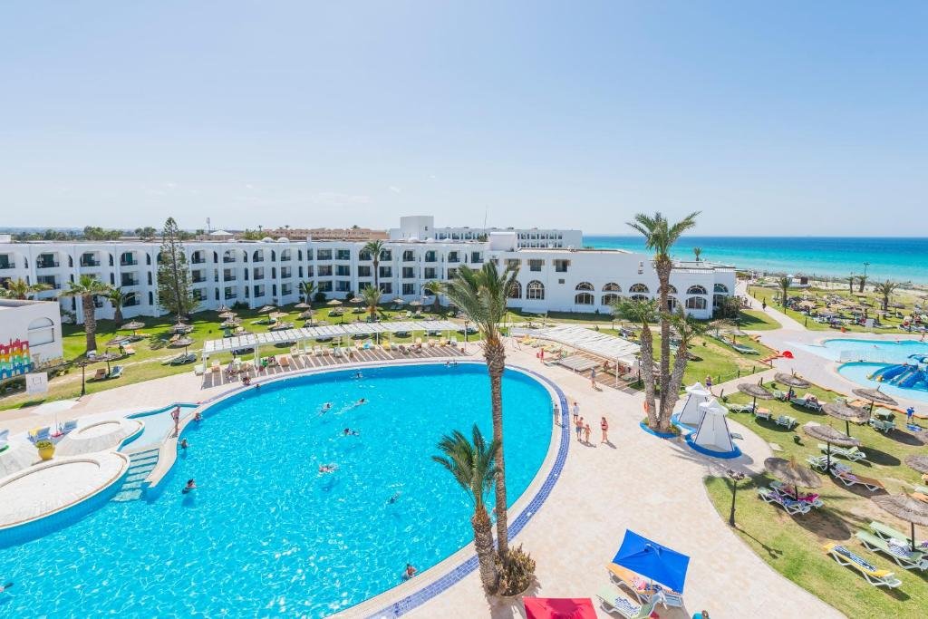 Le Soleil Bella Vista ( pour couples et familles seulement )